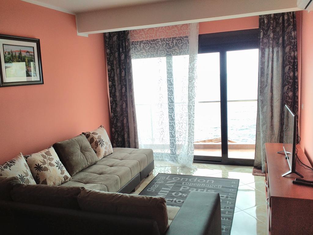 Apartment Sea Space Dobra Voda Esterno foto
